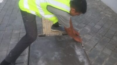 Marak Aksi Rayap Besi, Pekanbaru Ganti Penutup Trotoar dari Besi dengan Material Semen
