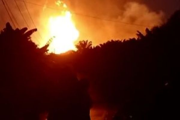Pipa Gas Bocor di Inhil Meledak, Warga Panik dan Jalur Lintas Timur Ditutup