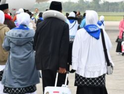 Ingatkan Jemaah Kloter 9, Kakanwil Kemenag Sumsel Tekankan Pentingnya Fisik Jelang Fase Armuzna