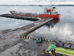 PTP Nonpetikemas Bengkulu Perdana Operasikan Layanan Drop Tank Curah Cair di Pulau Baai