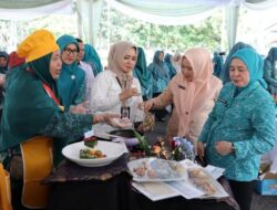 Kue Ulang Tahun Sarden, Inovasi Serba Ikan PKK Palembang Cegah Stunting
