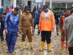 Pemko Padang Bersihkan 92 Sekolah Terdampak Banjir, Target Selesai 2 Hari